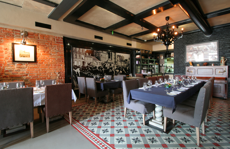 Salon z fortepianem w Restauracji Kubicki
